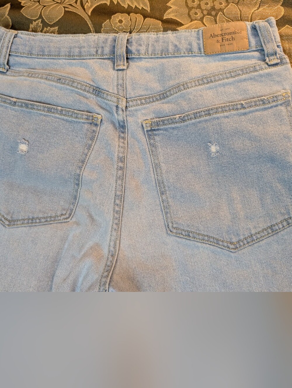 Abercrombie & Fitch Women's Light Blue Distressed Jeans Size 30/10 R - Picture 3 of 14